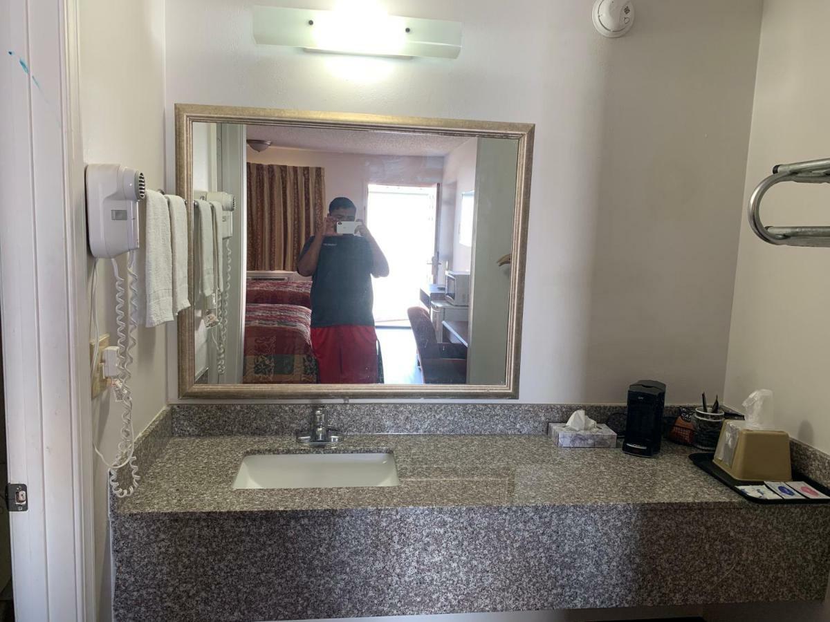 Economy Inn Спрингдейл Экстерьер фото